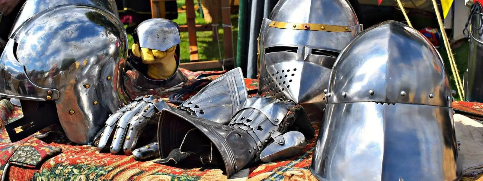 Knight of armour masks at the Rochester Medieval Festival and Son et Lumières.jpg